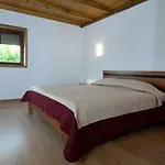 Casa Da Caneleira بيت للعطل