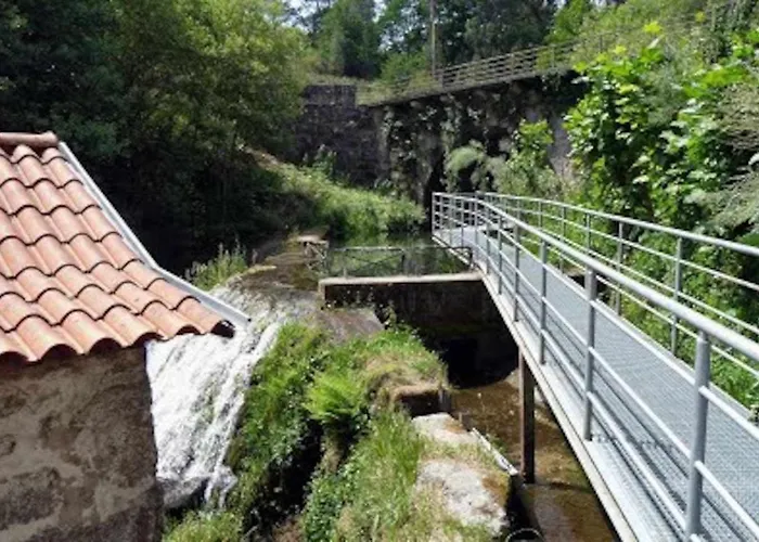 בית נופש Casa Da Caneleira סלוריקו דה באשטו
